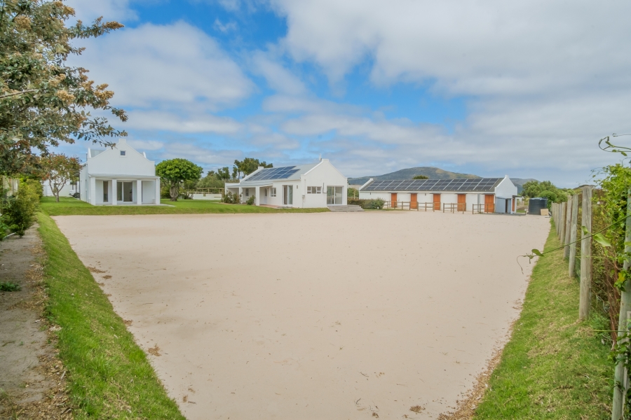 6 Bedroom Property for Sale in Meadowsteads Western Cape